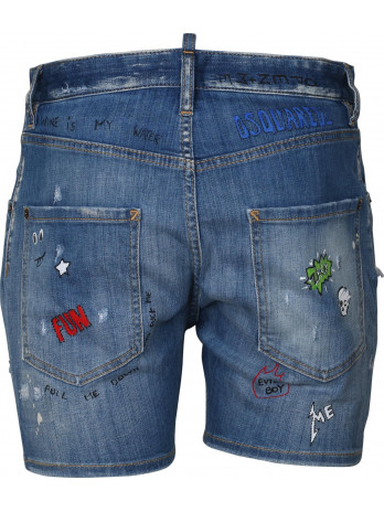 Grafiken und Logo Jeansshorts