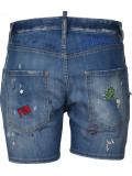 Grafiken und Logo Jeansshorts