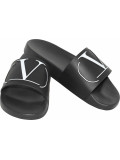 V Logo Gummisandalen
