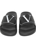V Logo Gummisandalen