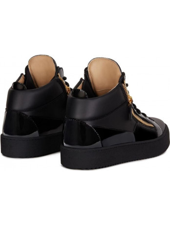 Mid Top Sneaker