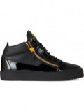 Mid Top Sneaker