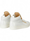 Mid Top Sneaker