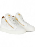 Mid Top Sneaker